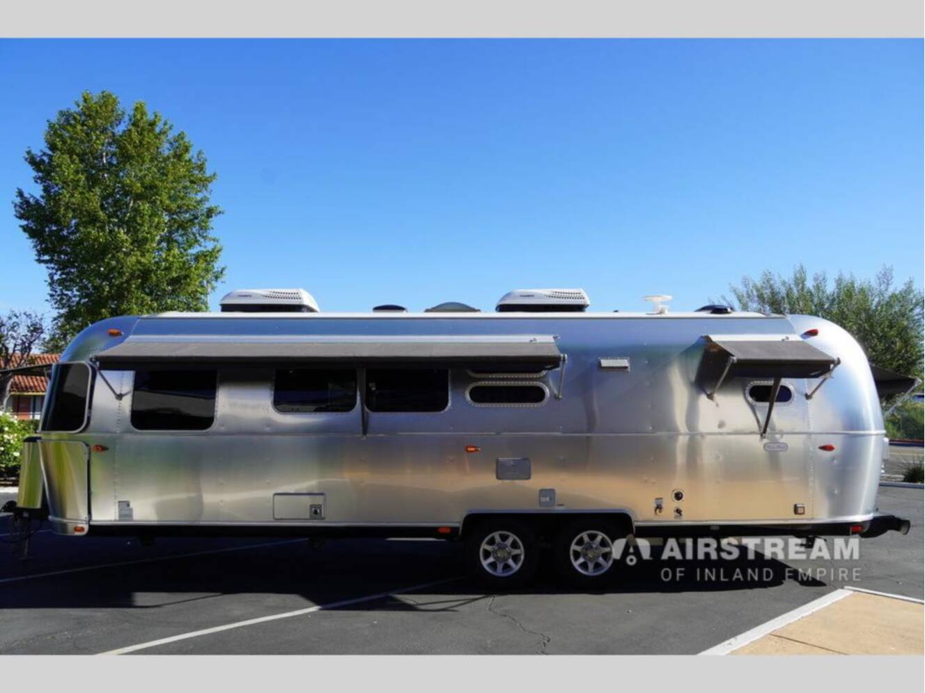 A photo of this 2020 Airstream Flying Cloud 30FB Bunk