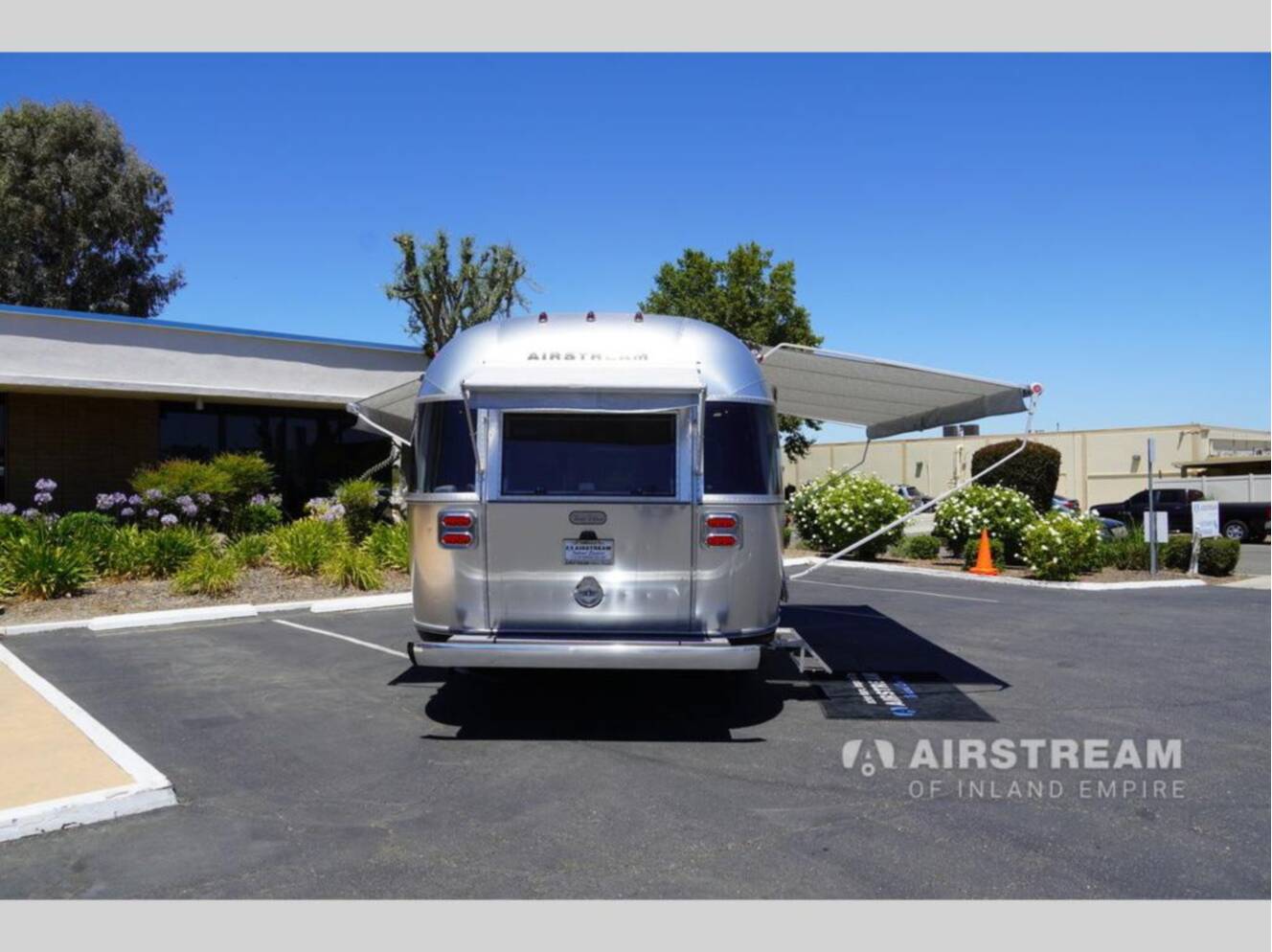 A photo of this 2026 Airstream Trade Wind 25FBQ Hatch