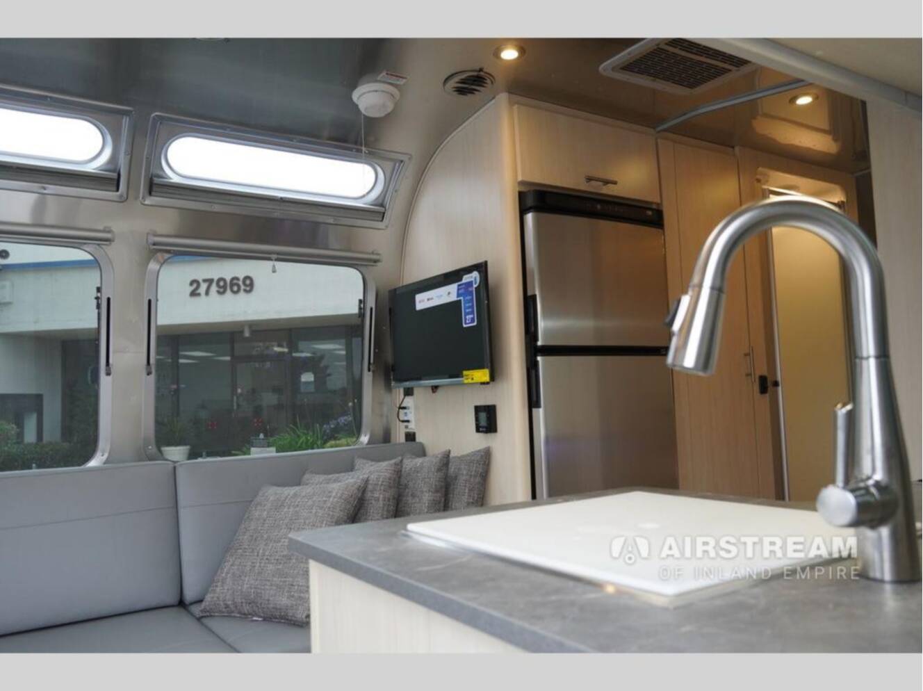 A photo of this 2026 Airstream Flying Cloud 25FBQ Hatch