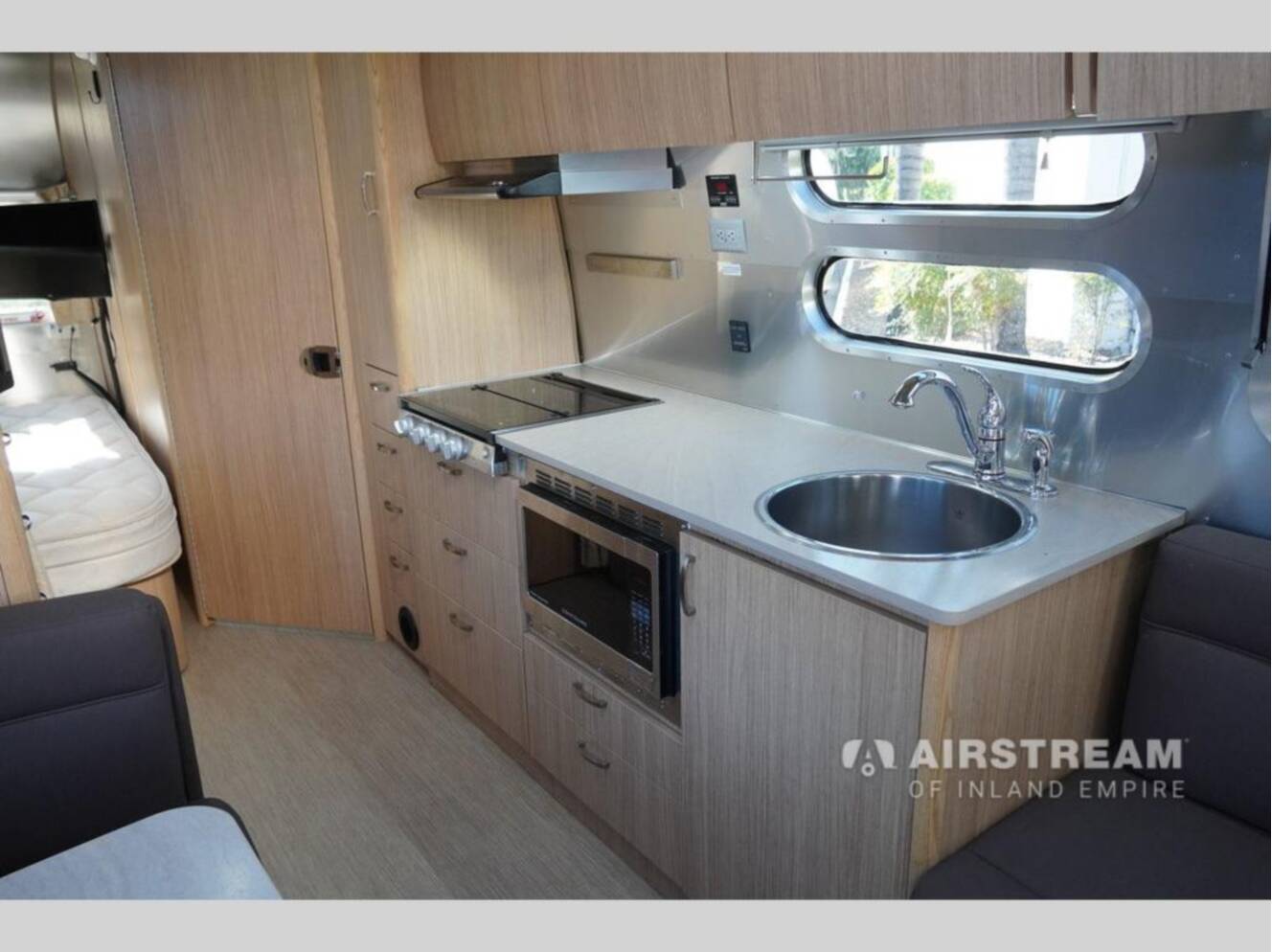 A photo of this 2020 Airstream Flying Cloud 30FB Bunk