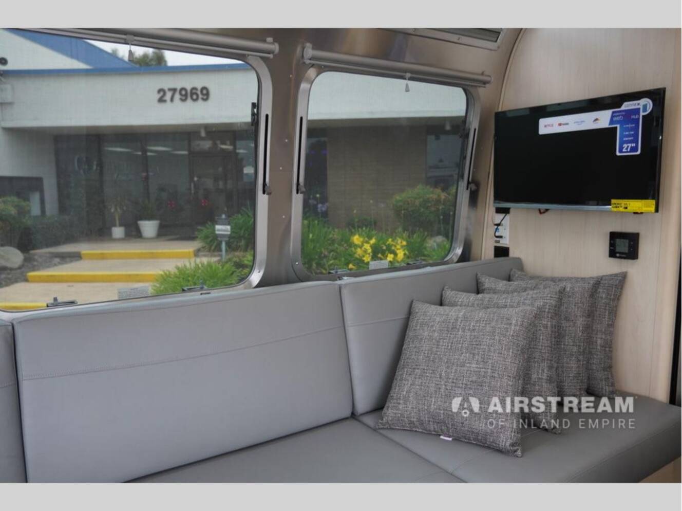 A photo of this 2026 Airstream Flying Cloud 25FBQ Hatch
