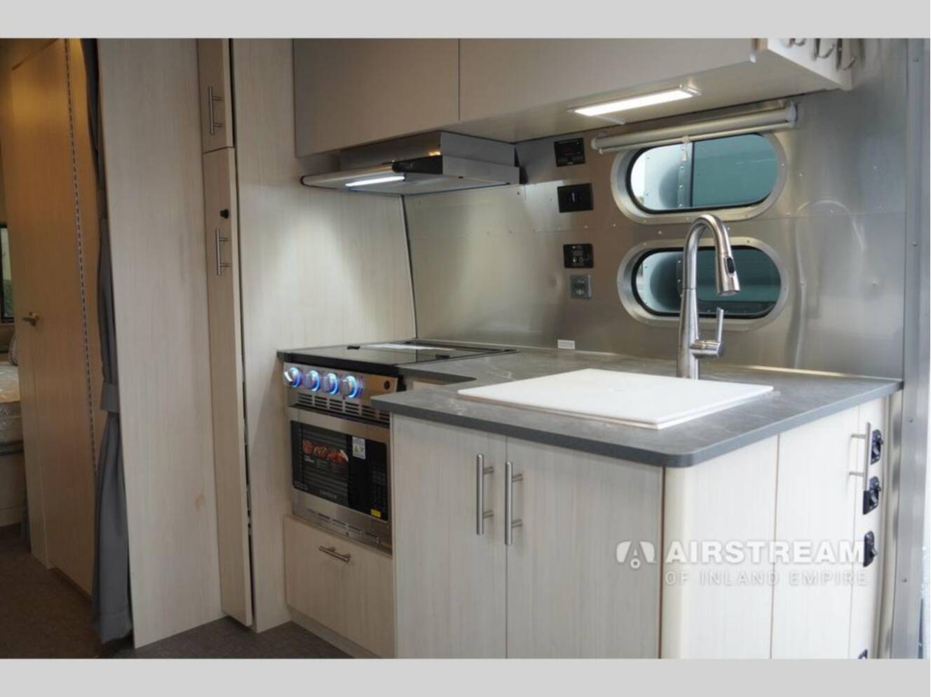 A photo of this 2026 Airstream Flying Cloud 25FBQ Hatch