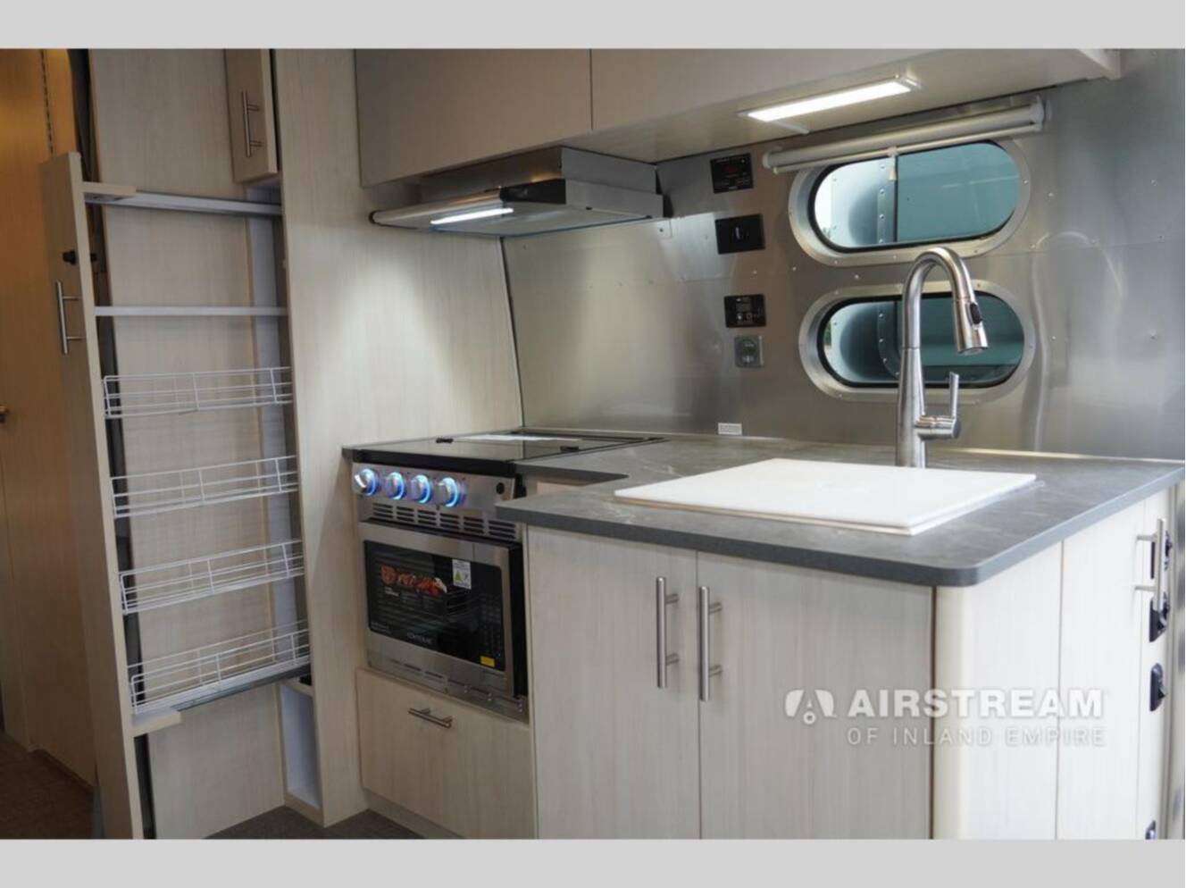 A photo of this 2026 Airstream Flying Cloud 25FBQ Hatch