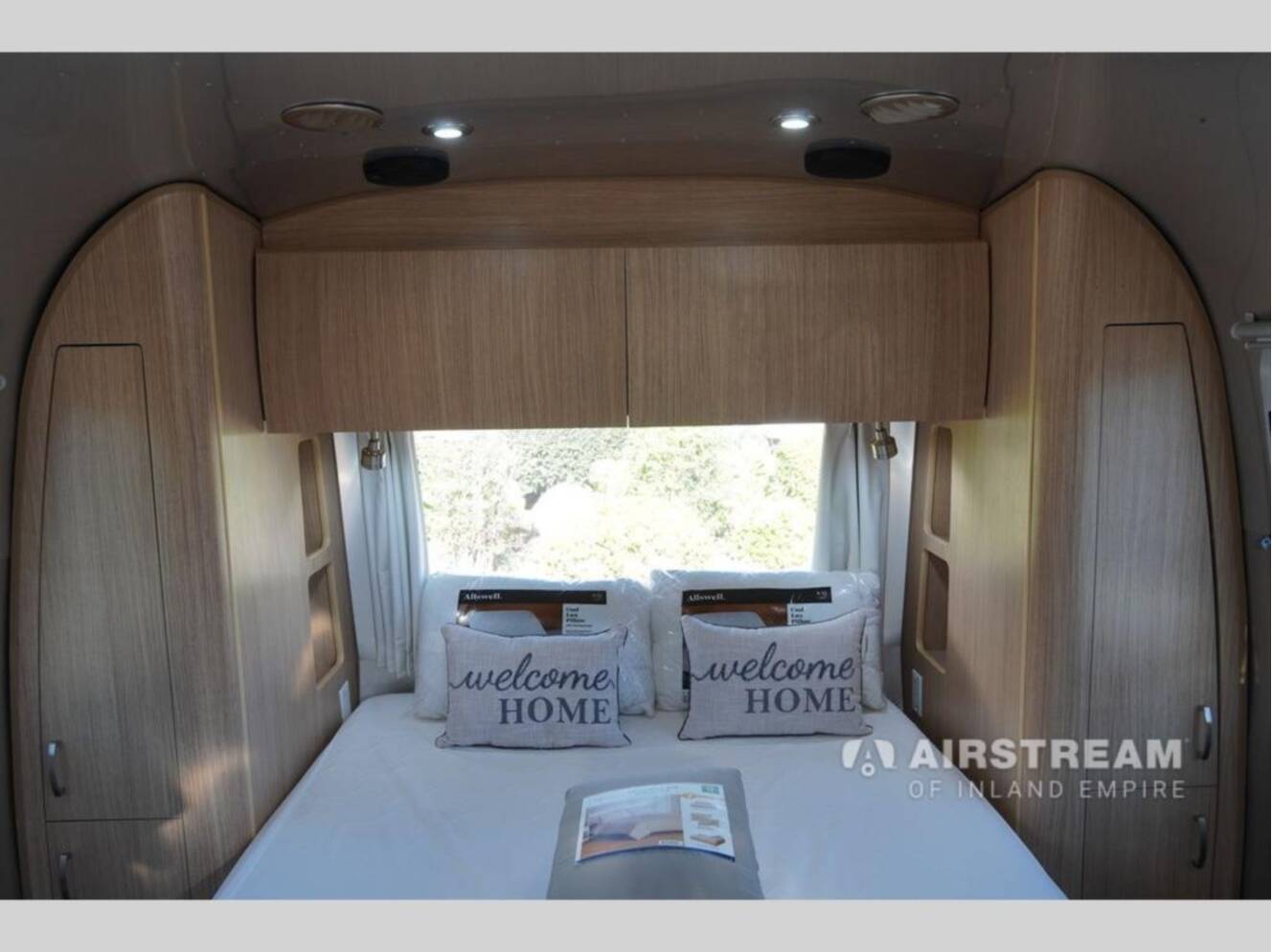 A photo of this 2020 Airstream Flying Cloud 30FB Bunk
