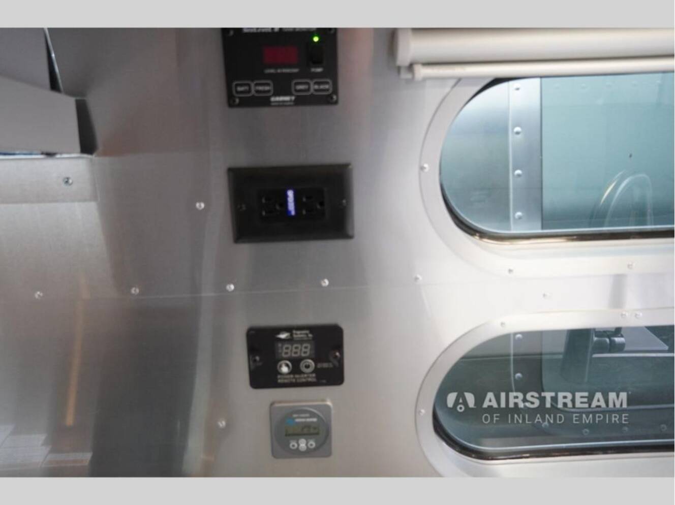 A photo of this 2026 Airstream Flying Cloud 25FBQ Hatch