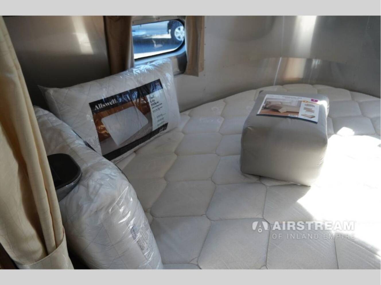 A photo of this 2020 Airstream Flying Cloud 30FB Bunk