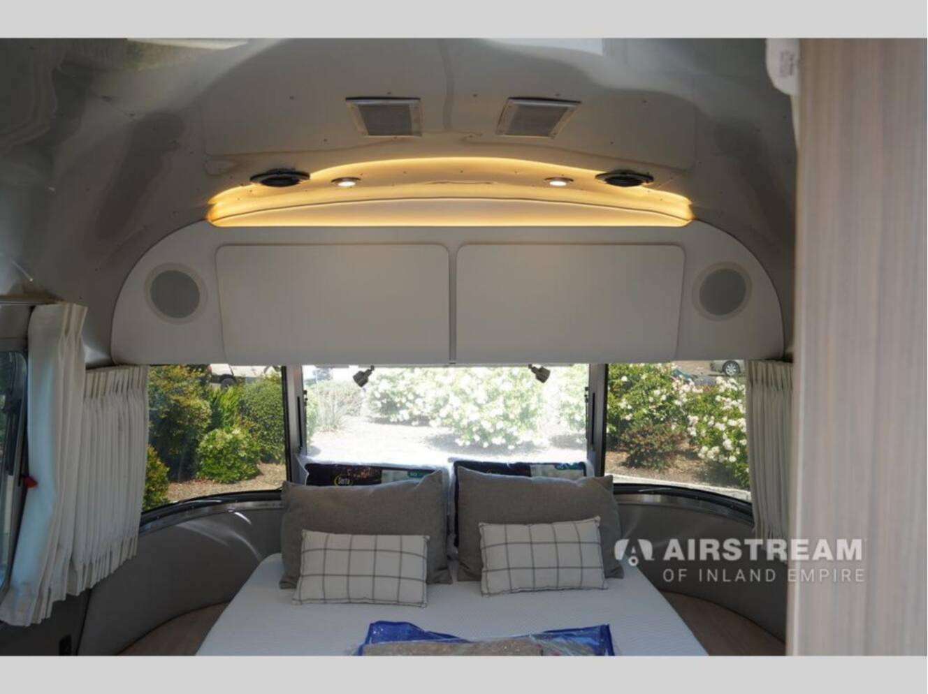 A photo of this 2020 Airstream Globetrotter 27FBQ
