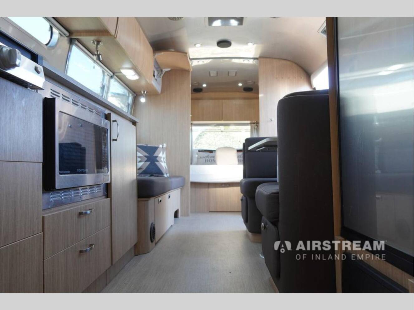 A photo of this 2020 Airstream Flying Cloud 30FB Bunk