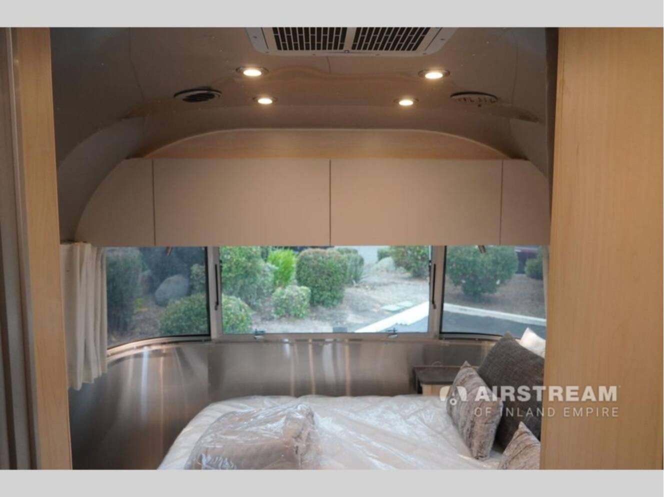 A photo of this 2026 Airstream Flying Cloud 25FBQ Hatch