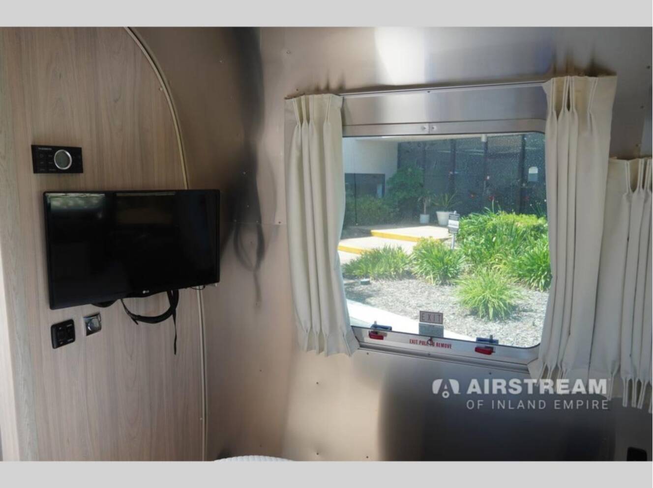 A photo of this 2020 Airstream Globetrotter 27FBQ