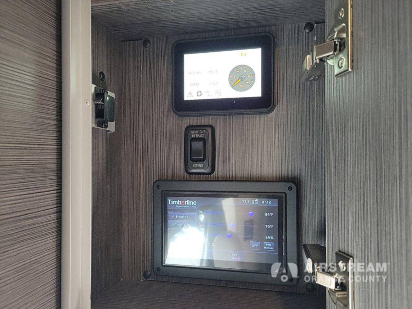 A photo of this 2025 Airstream Atlas Murphy Suite E1