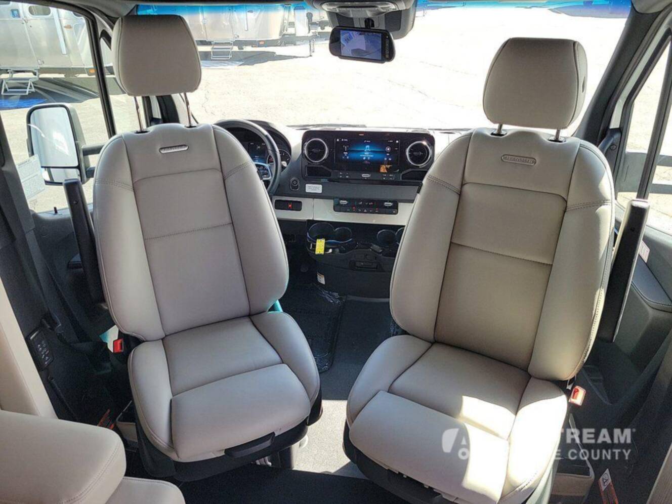 A photo of this 2025 Airstream Atlas Murphy Suite E1