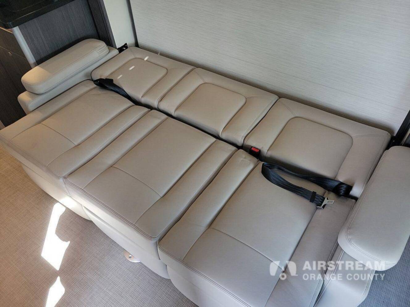 A photo of this 2025 Airstream Atlas Murphy Suite E1