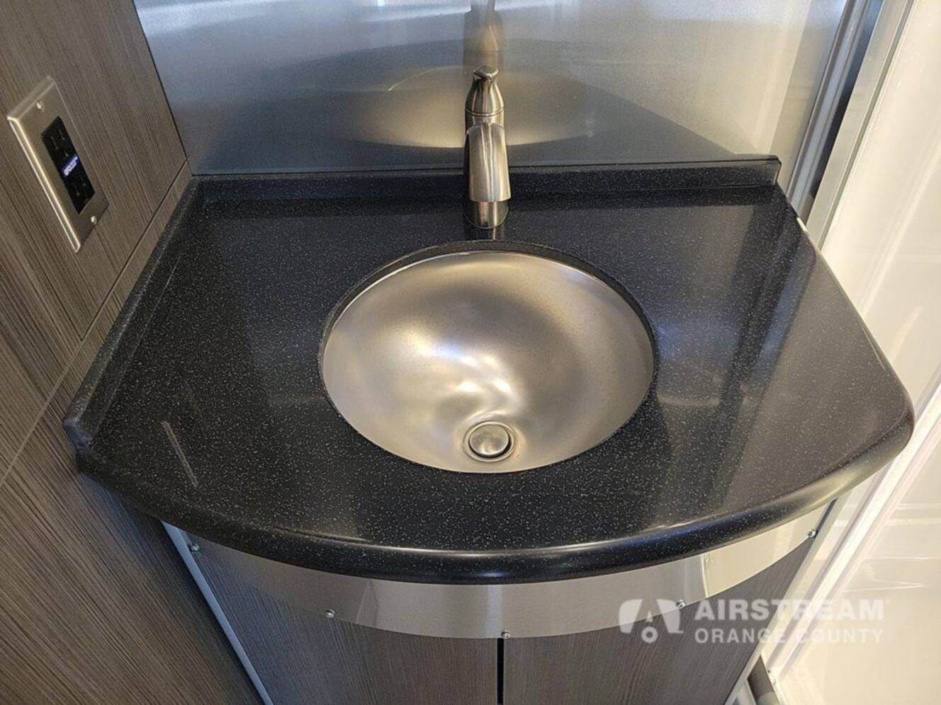 A photo of this 2025 Airstream Atlas Murphy Suite E1