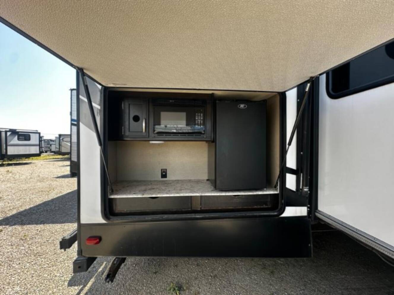A photo of this 2017 Grand Design Imagine 3150BH