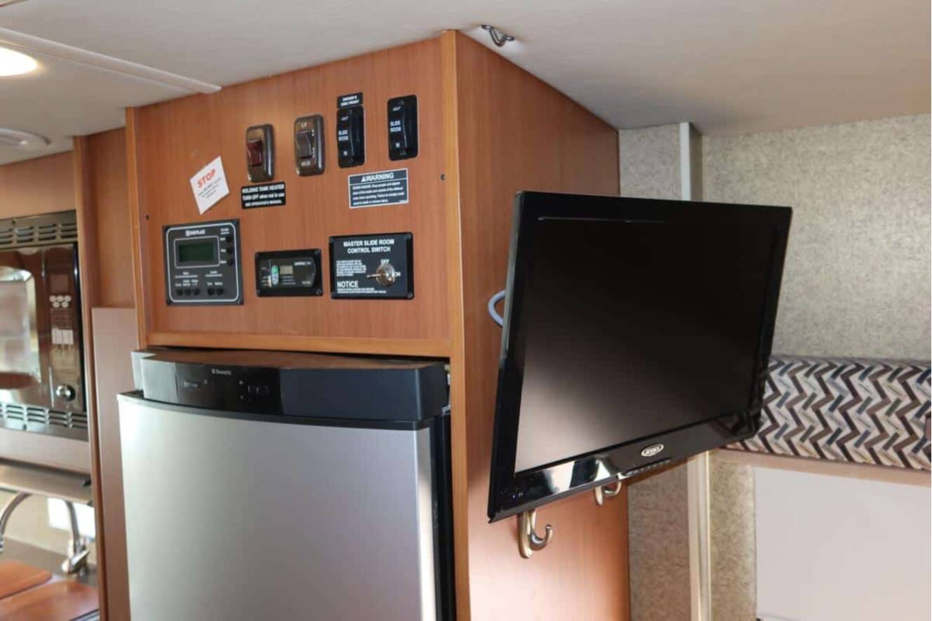 A photo of this 2013 Itasca NAVION IQ 24G