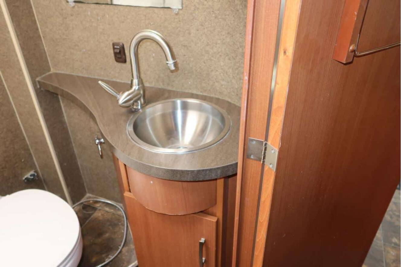 A photo of this 2013 Itasca NAVION IQ 24G