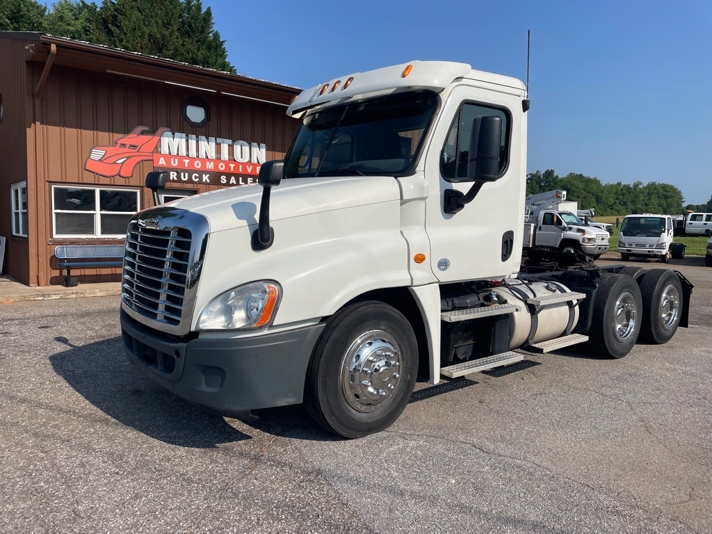 2014 FREIGHTLINER CASCADIA 125 in Wilkesboro, NC