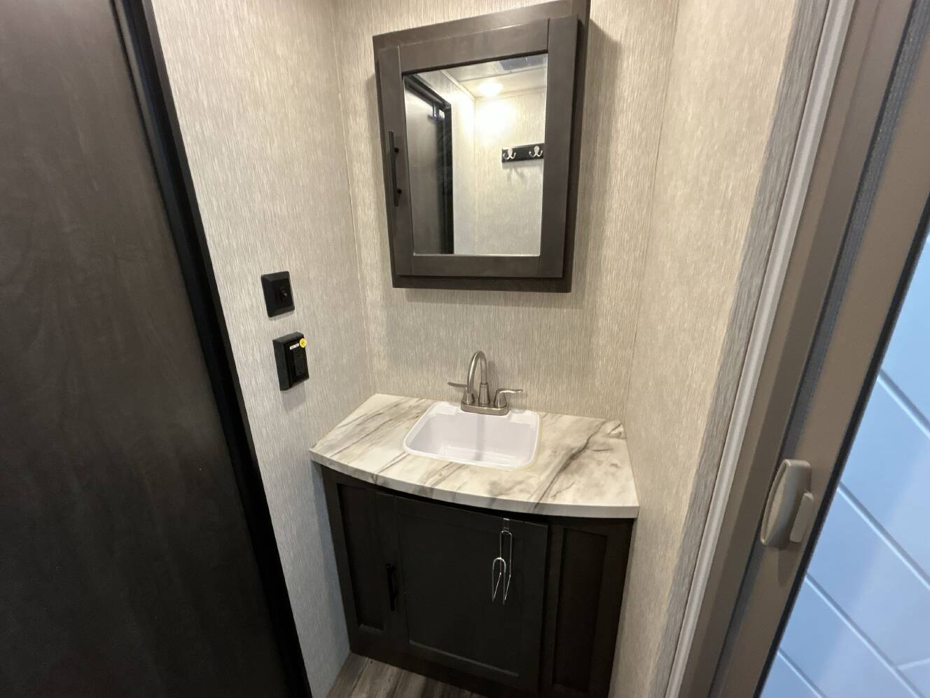 A photo of this 2023 Crossroads CRUISER AIRE 29RKL