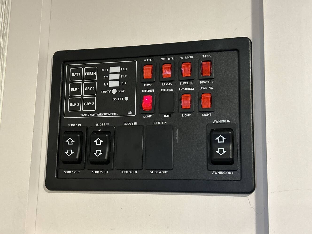 A photo of this 2023 Crossroads CRUISER AIRE 29RKL