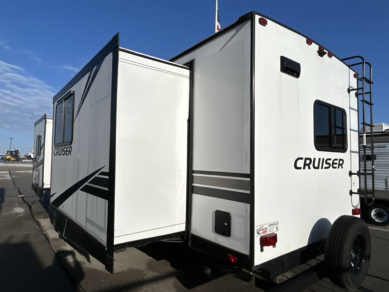 A photo of this 2023 Crossroads CRUISER AIRE 29RKL