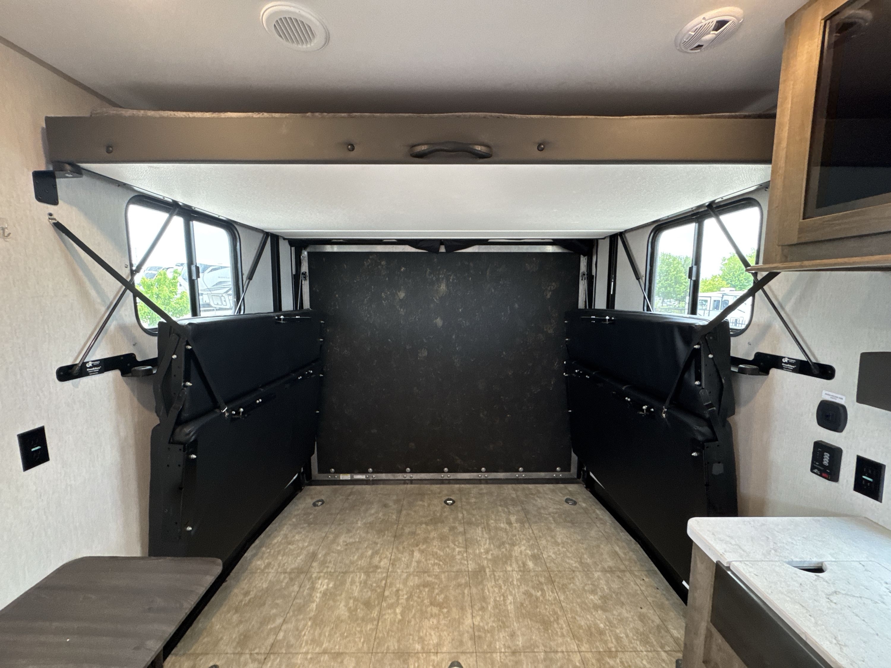 2023 Forest River ROGUE 23SUT in chelsea MI