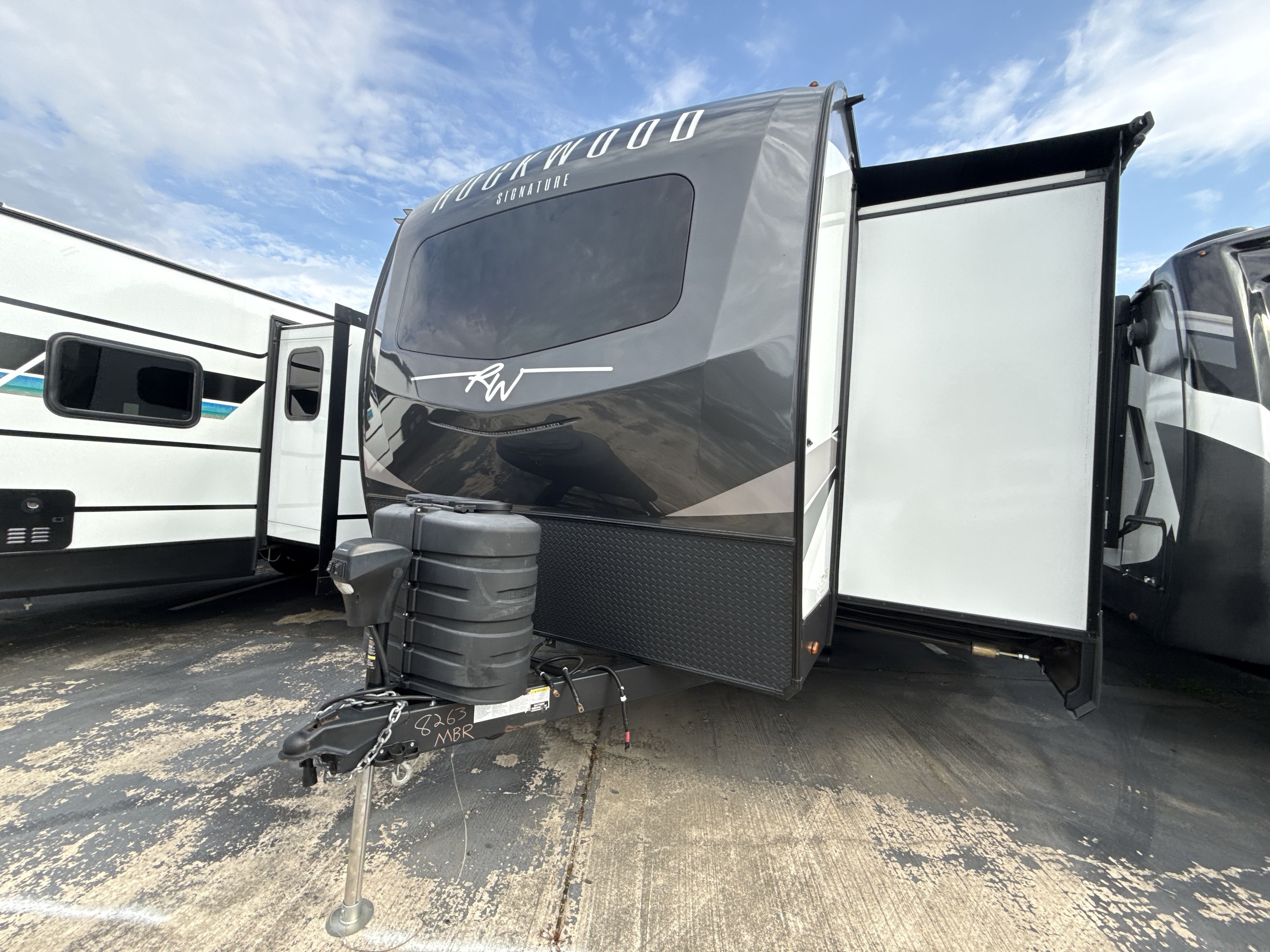 2025 Forest River ROCKWOOD SIGNATURE 8263MBR RV