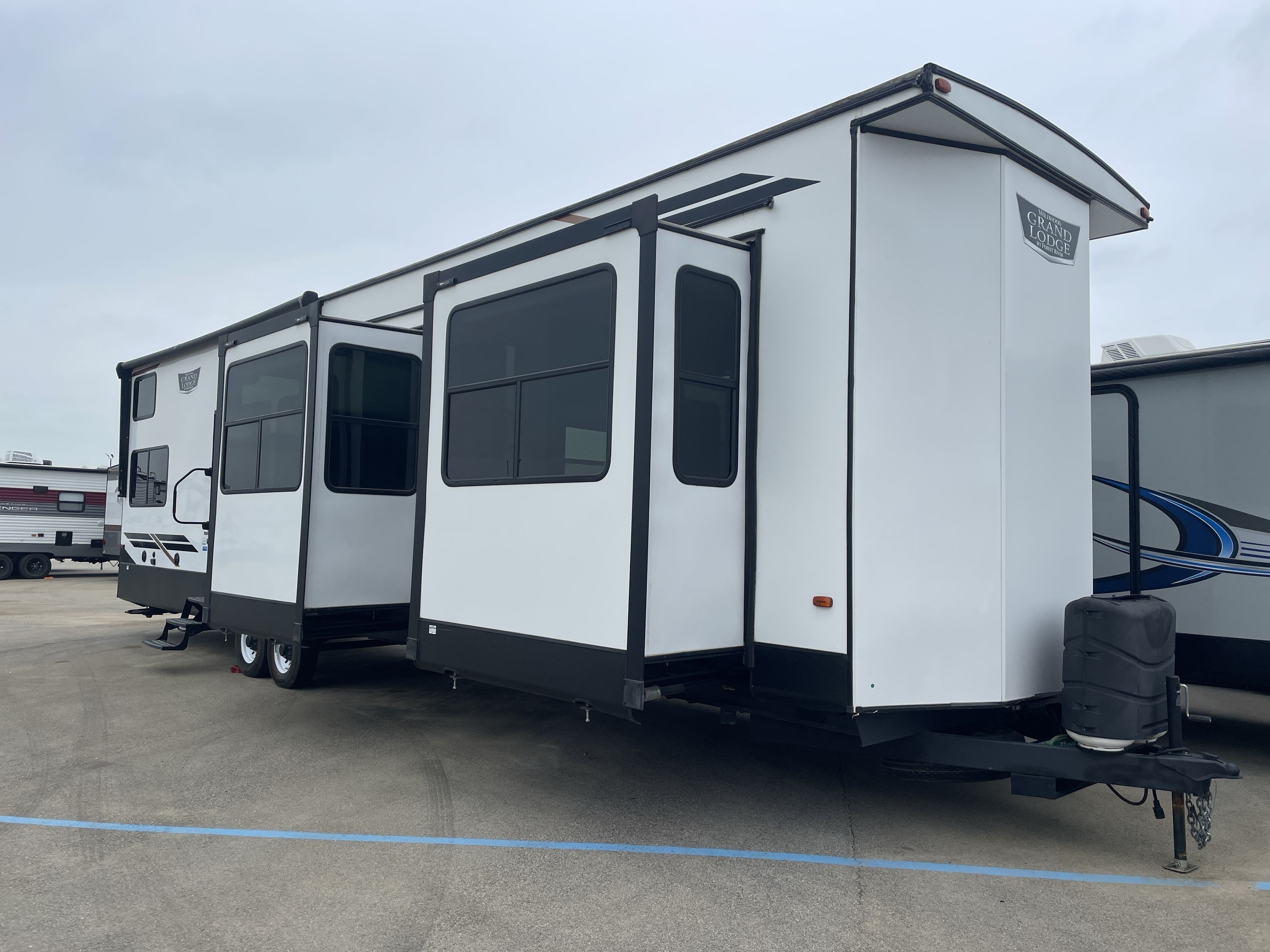 2022 Forest River WILDWOOD GRAND LODGE 42FK RV