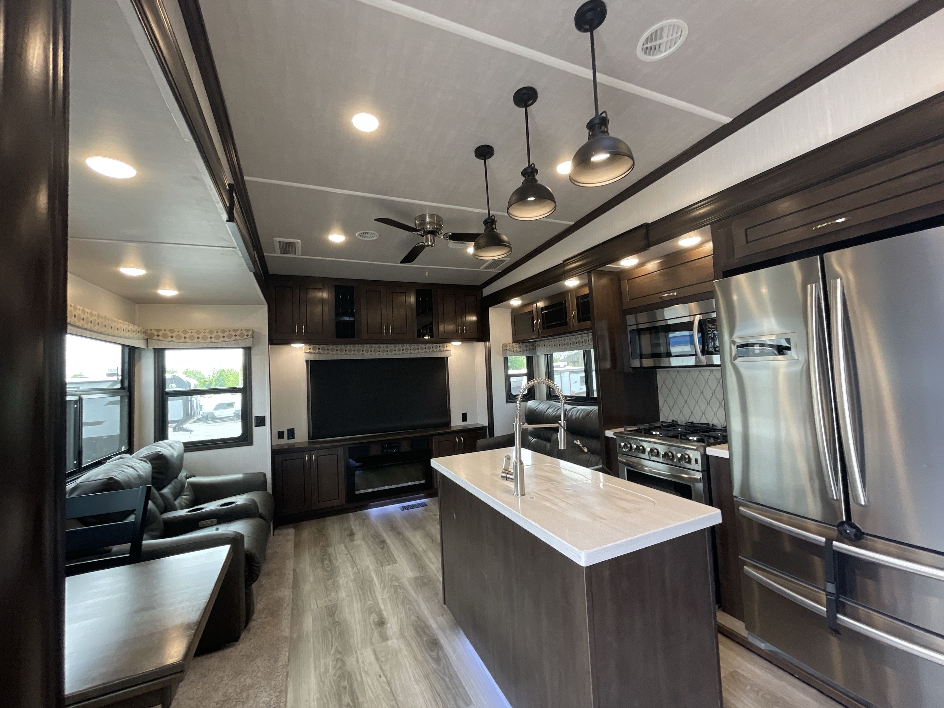 2020 Forest River CEDAR CREEK SILVERBACK 29RW in hamburg PA