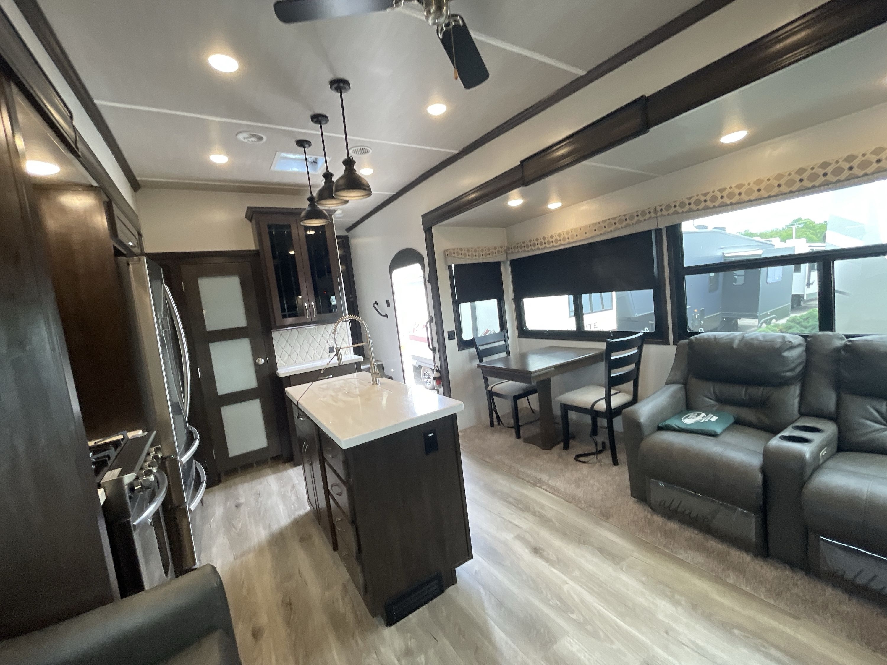 2020 Forest River CEDAR CREEK SILVERBACK 29RW in hamburg PA