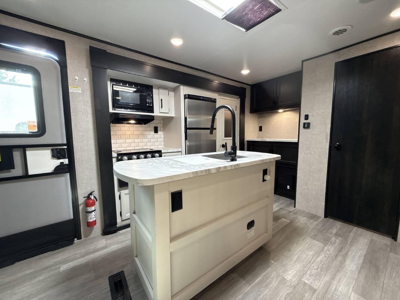 A photo of this 2022 Jayco JAY FLIGHT 33RBTS