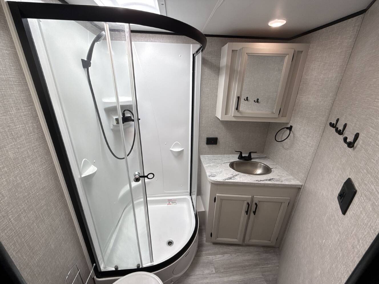 A photo of this 2022 Jayco JAY FLIGHT 33RBTS