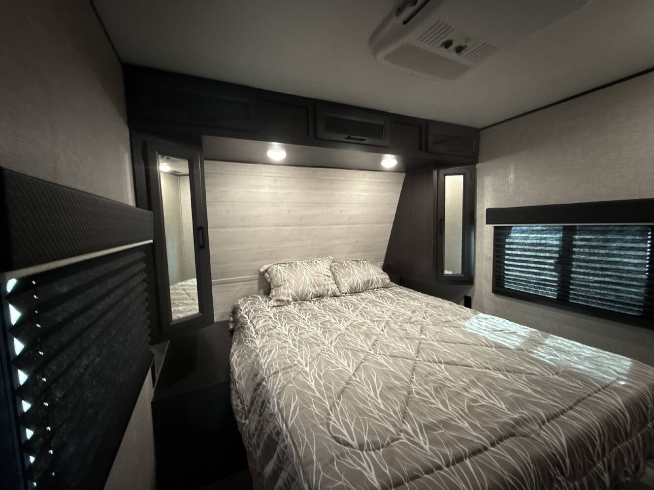 A photo of this 2022 Jayco JAY FLIGHT 33RBTS