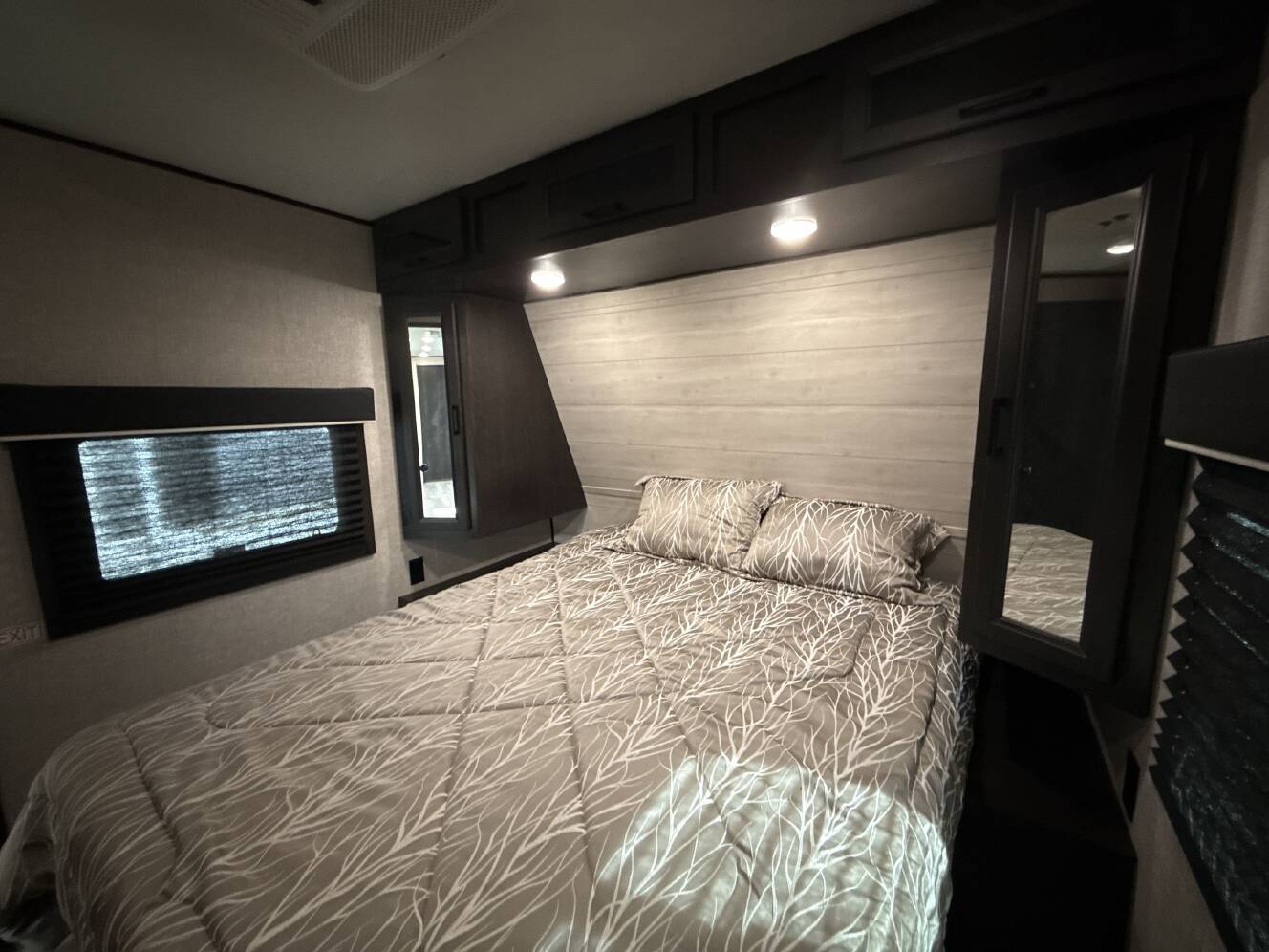 A photo of this 2022 Jayco JAY FLIGHT 33RBTS