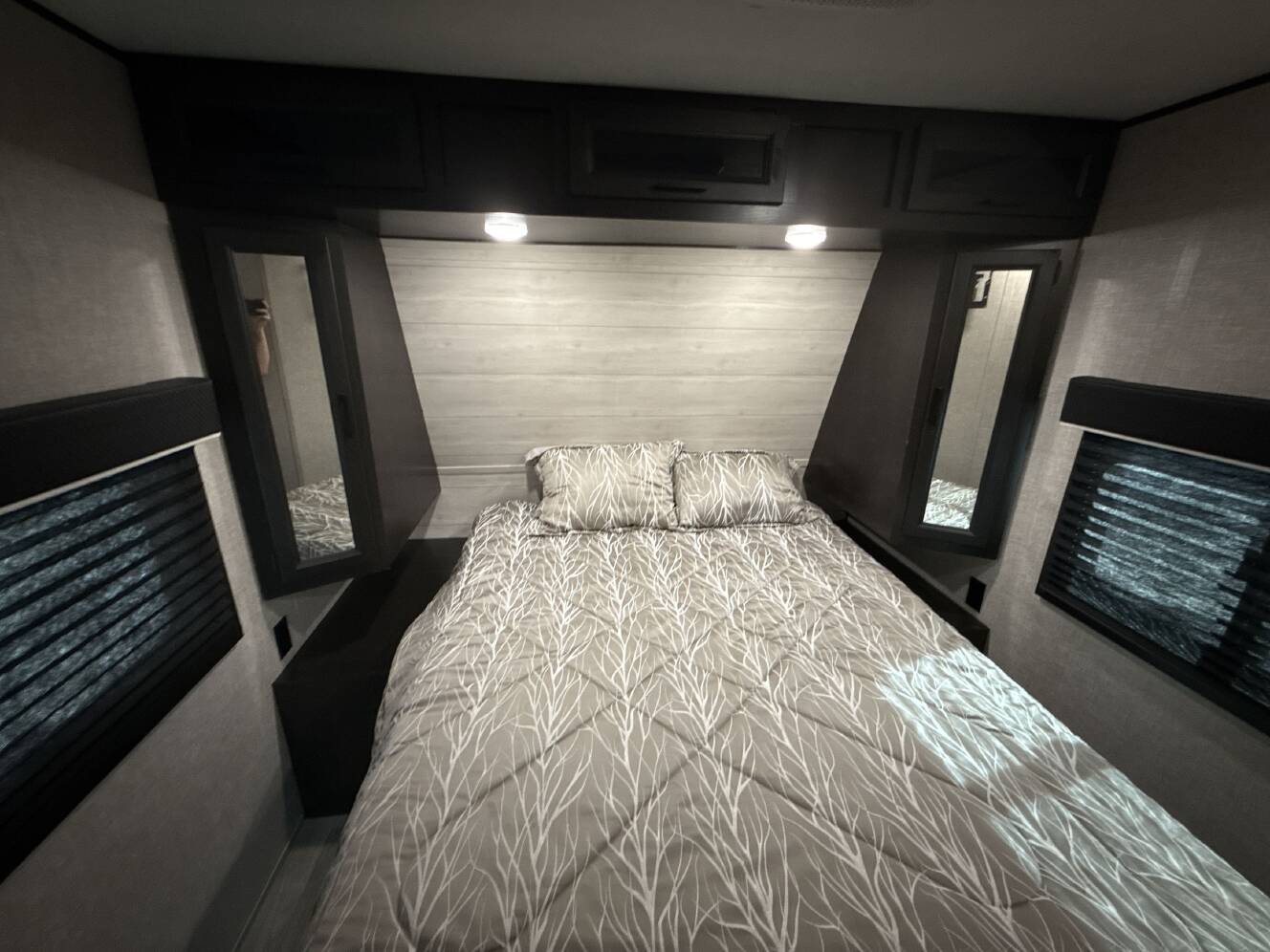 A photo of this 2022 Jayco JAY FLIGHT 33RBTS