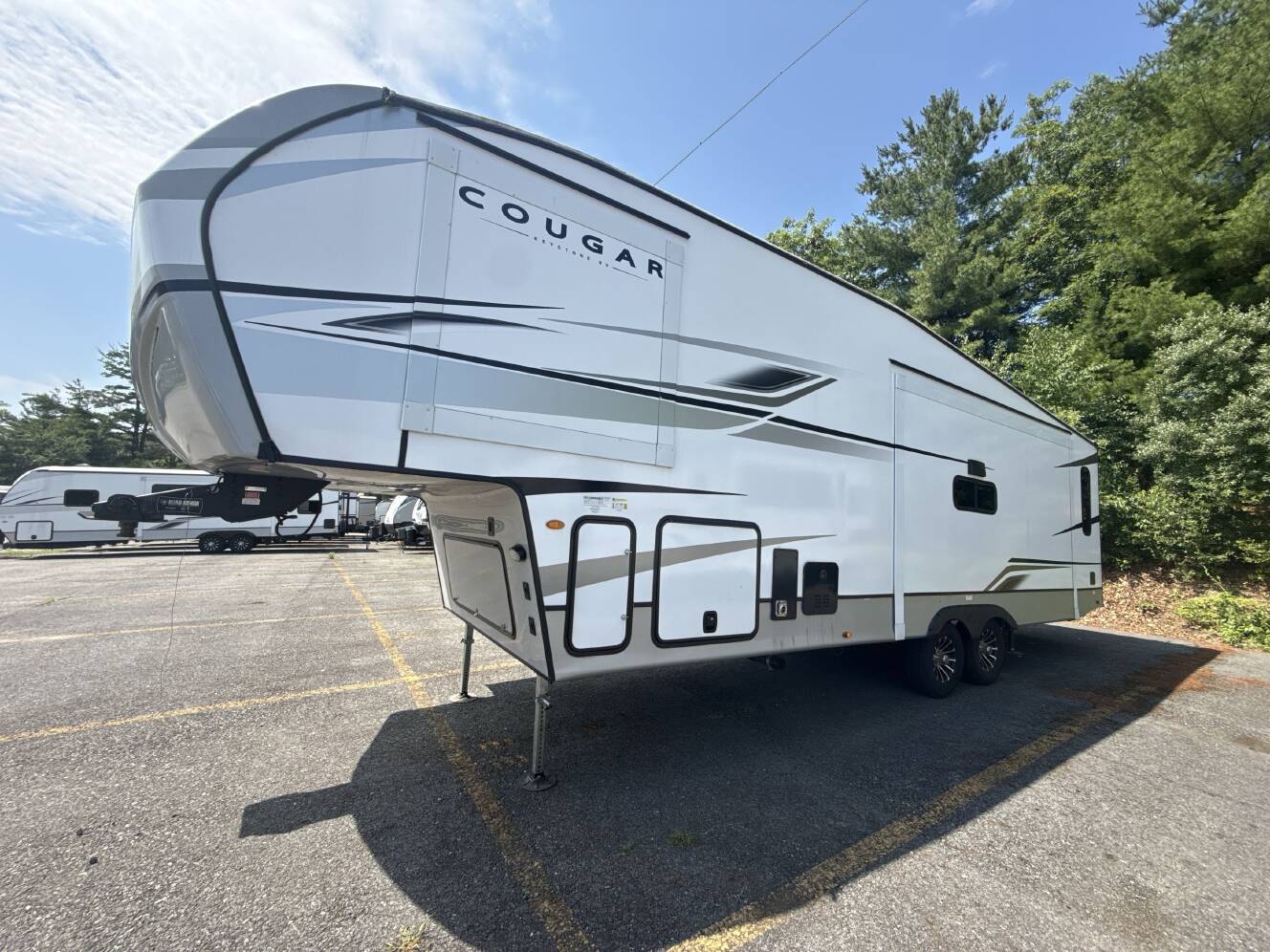 A photo of this 2023 Keystone COUGAR 29RLI