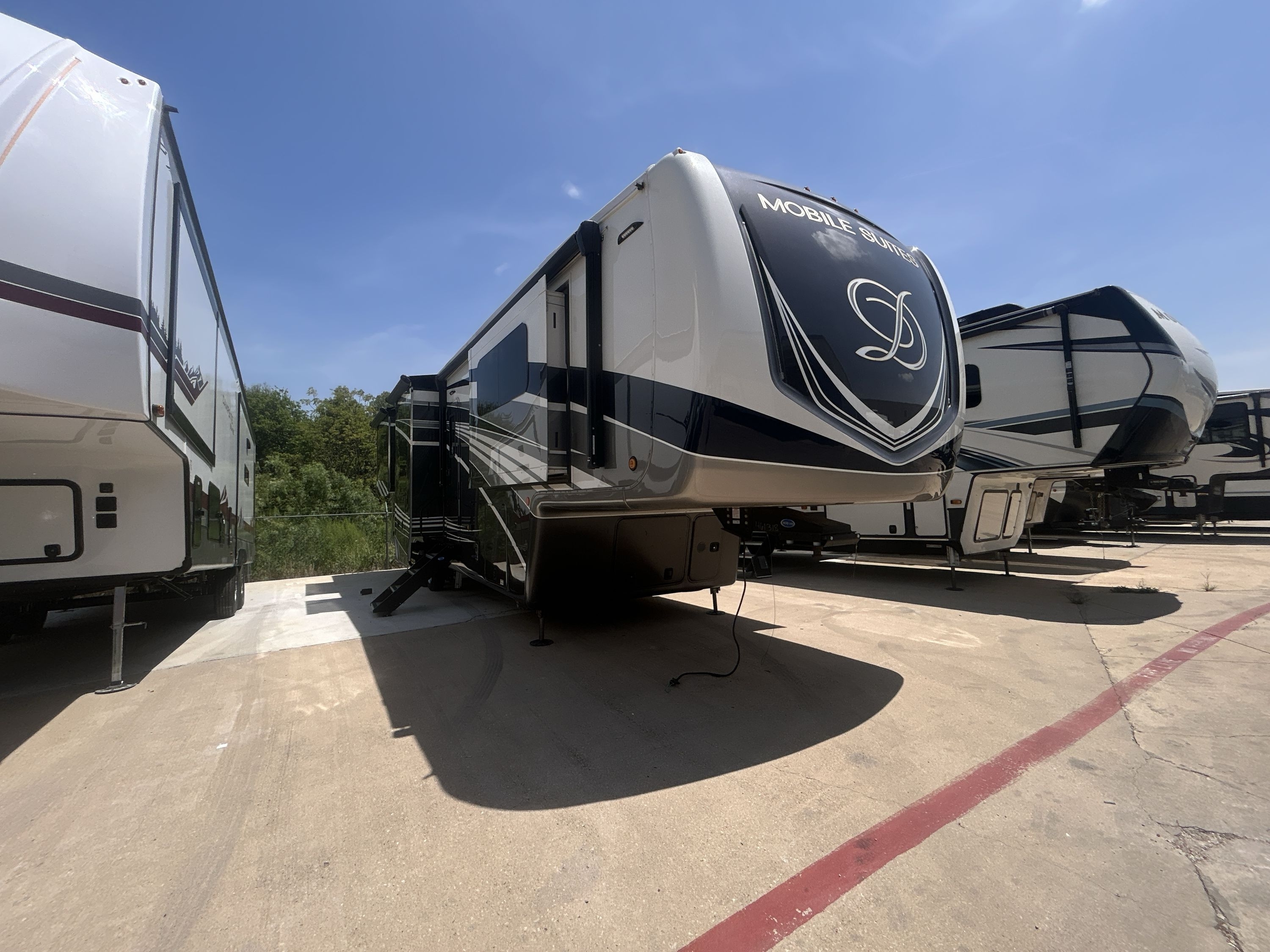 2021 DRV LUXURY SUITES MOBILE SUITES 41FKMB in lewisville TX