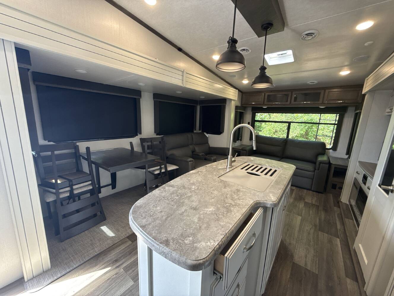 A photo of this 2023 Keystone COUGAR 29RLI