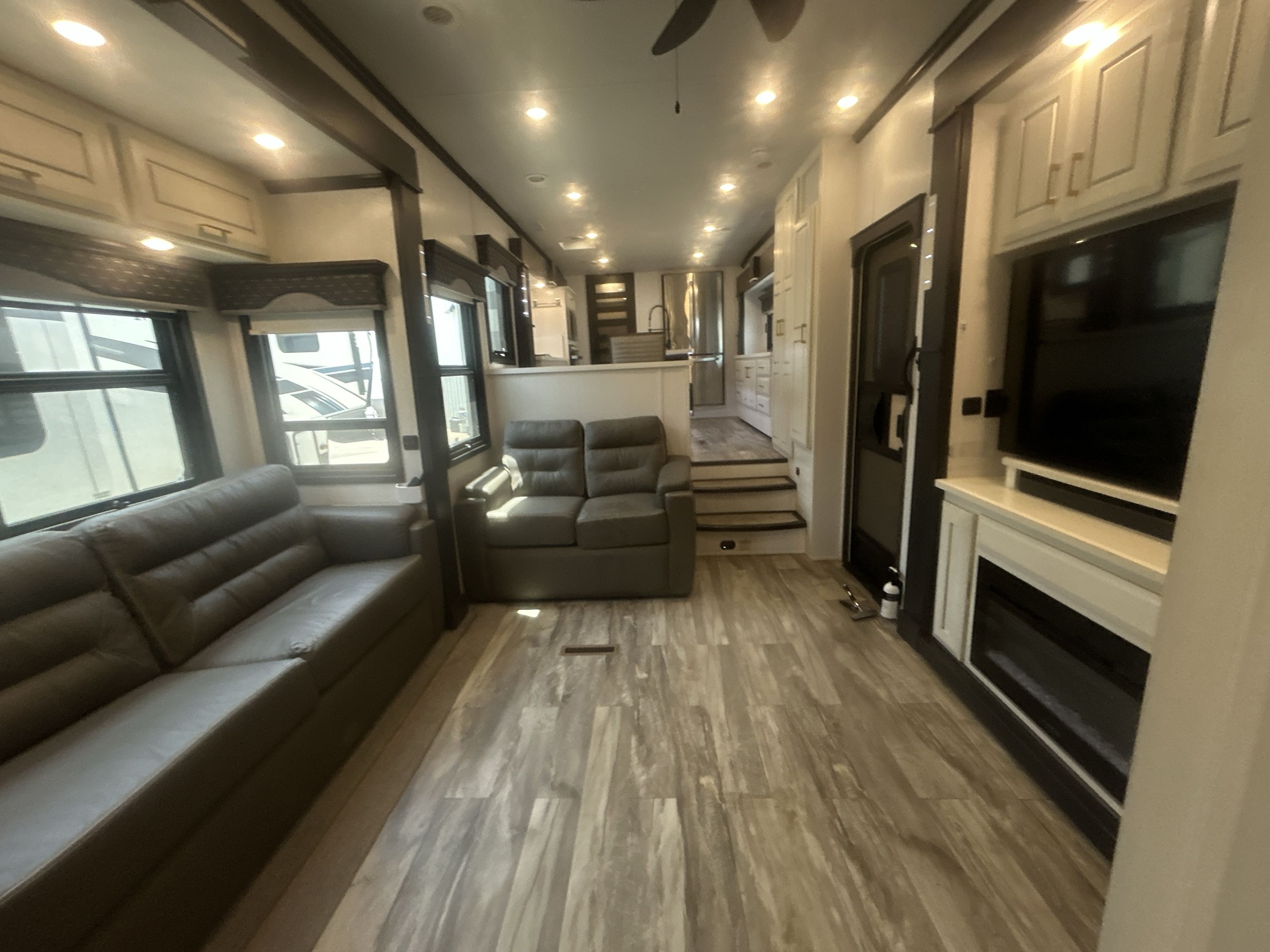 2021 DRV LUXURY SUITES MOBILE SUITES 41FKMB in lewisville TX