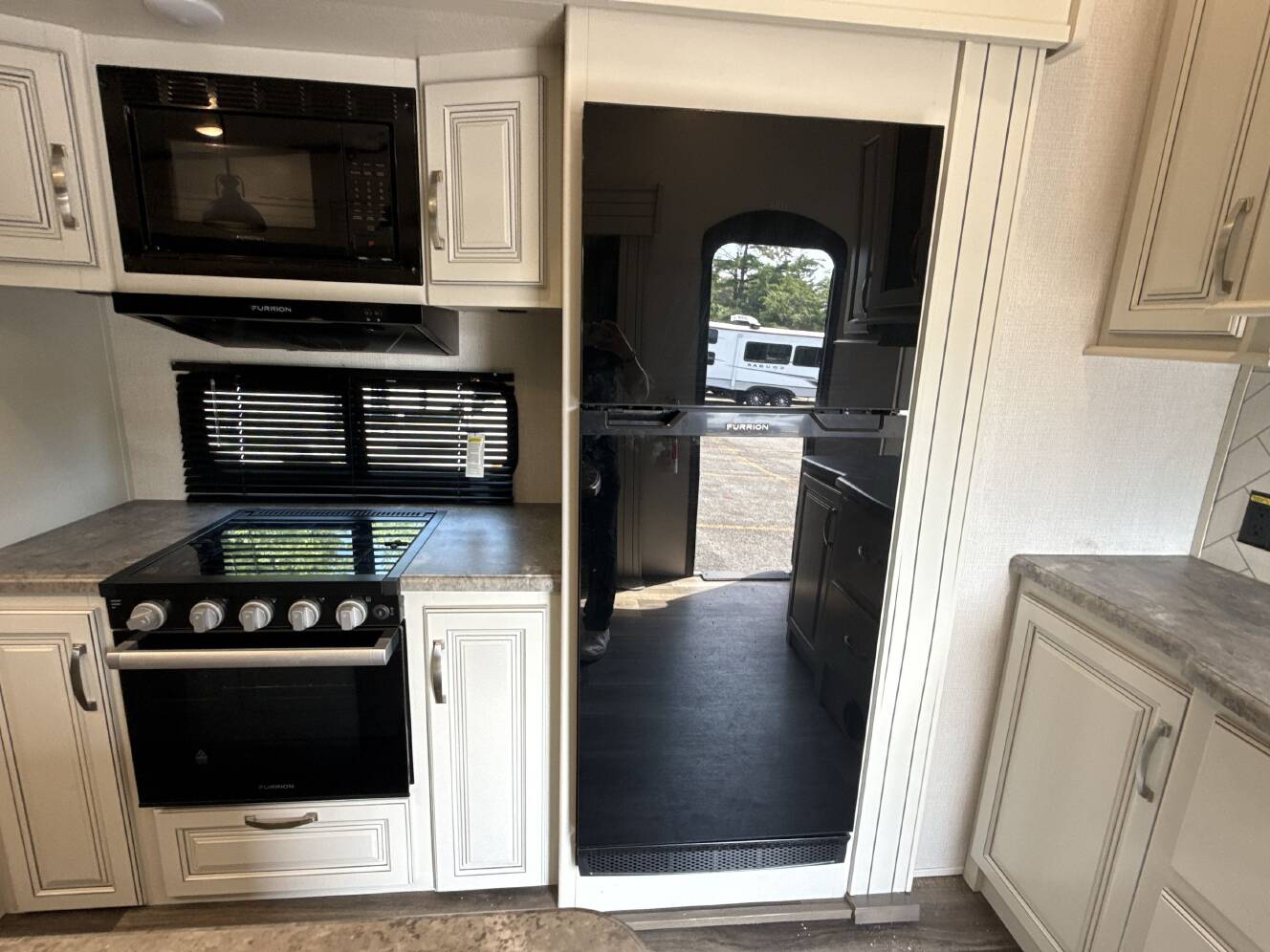 A photo of this 2023 Keystone COUGAR 29RLI