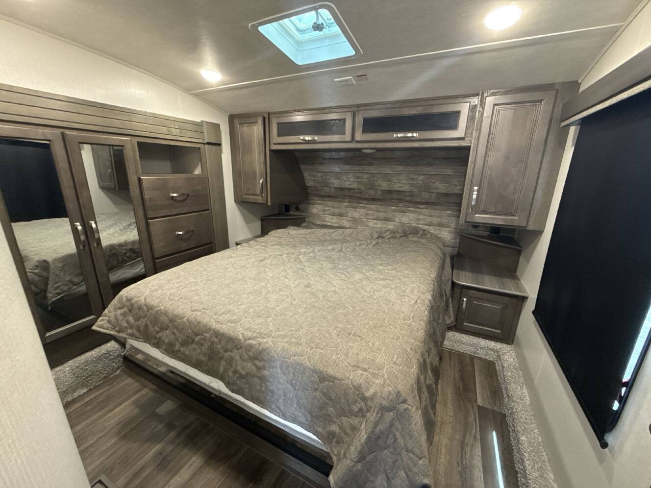 A photo of this 2023 Keystone COUGAR 29RLI