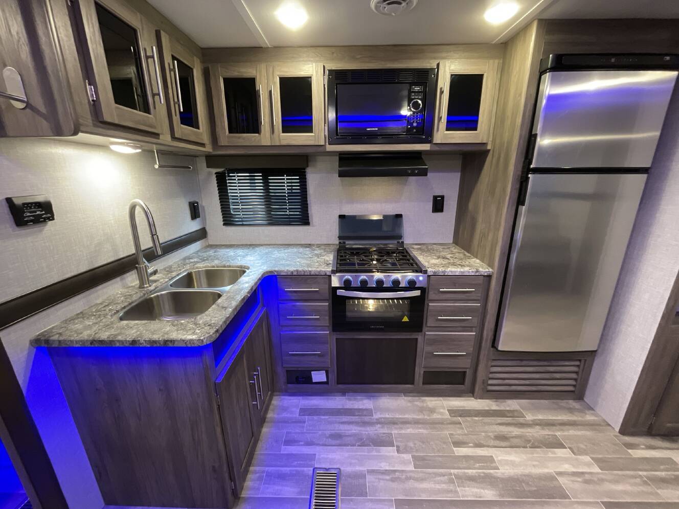 A photo of this 2022 Crossroads ZINGER 280BH