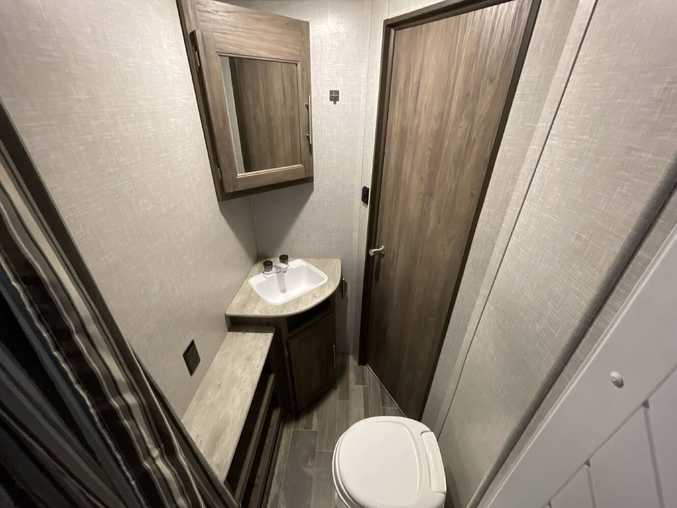 A photo of this 2022 Crossroads ZINGER 280BH