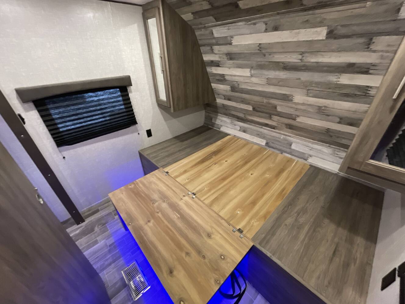 A photo of this 2022 Crossroads ZINGER 280BH