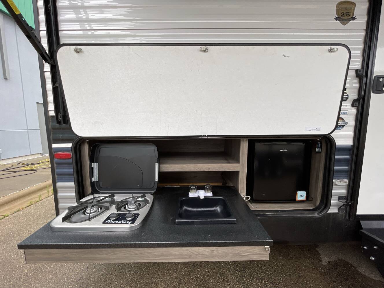 A photo of this 2022 Crossroads ZINGER 280BH