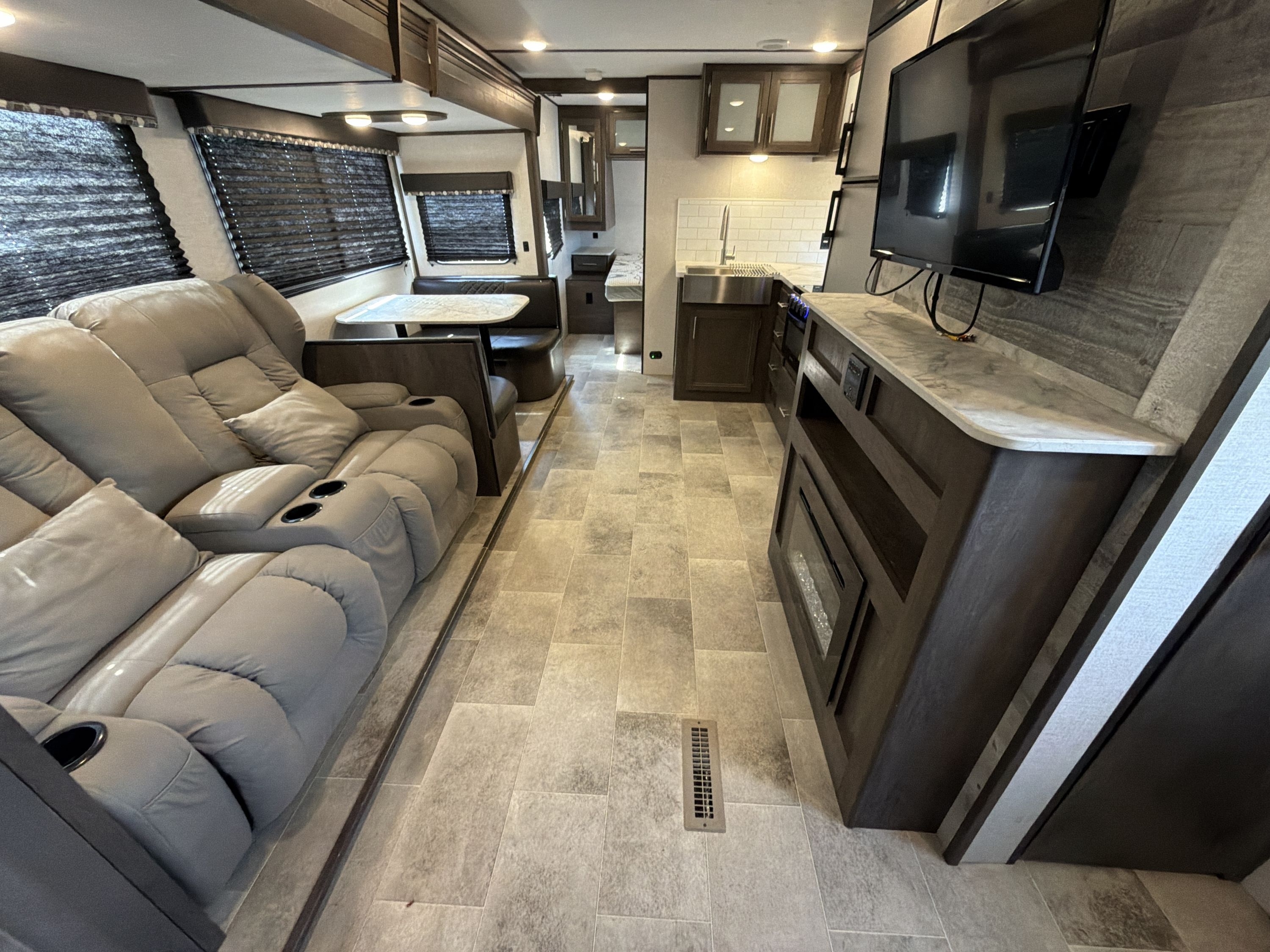 2021 Coleman COLEMAN LIGHT 2835BH in springfield MO