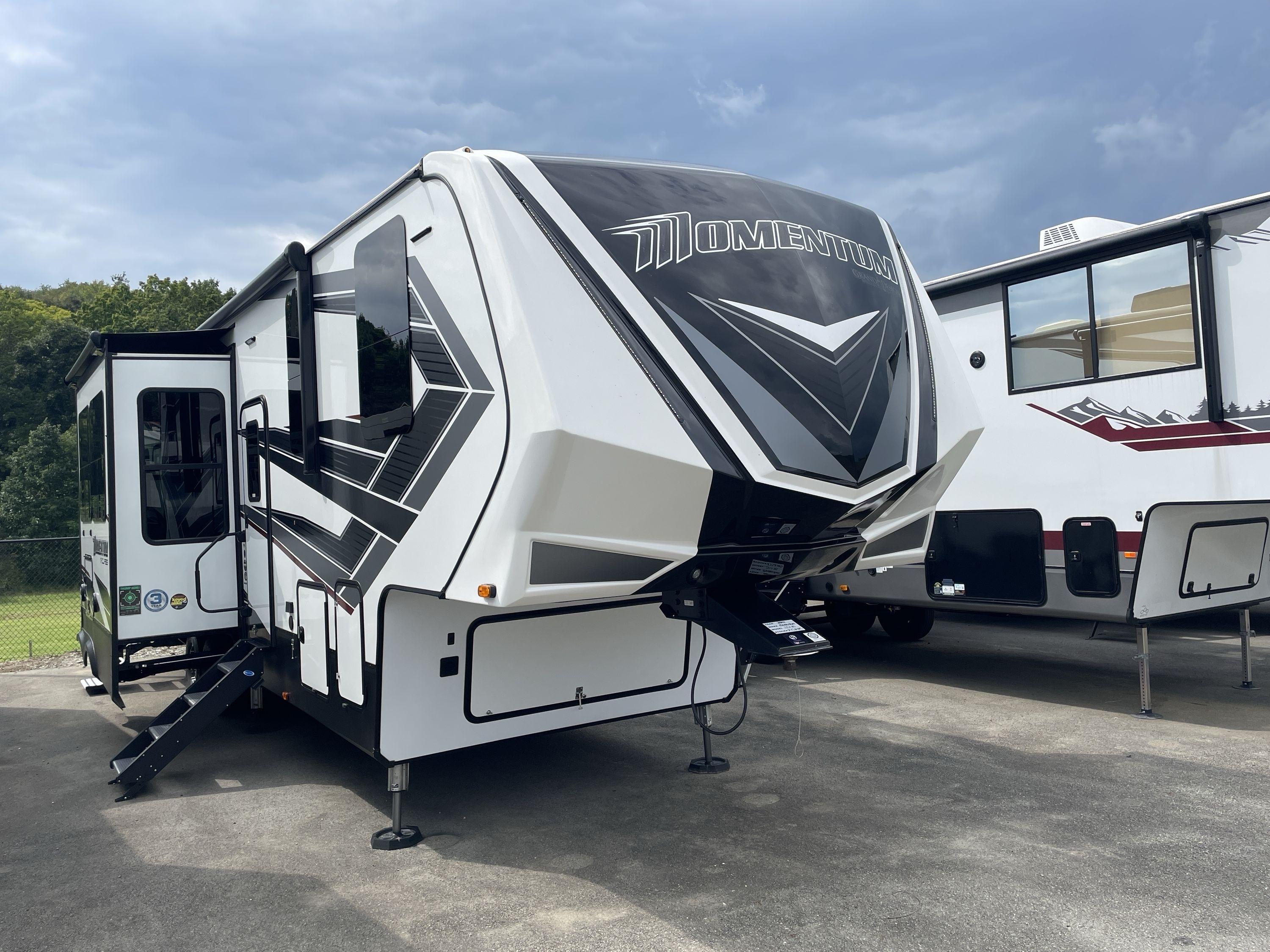 2021 Grand Design MOMENTUM 351M in apollo PA