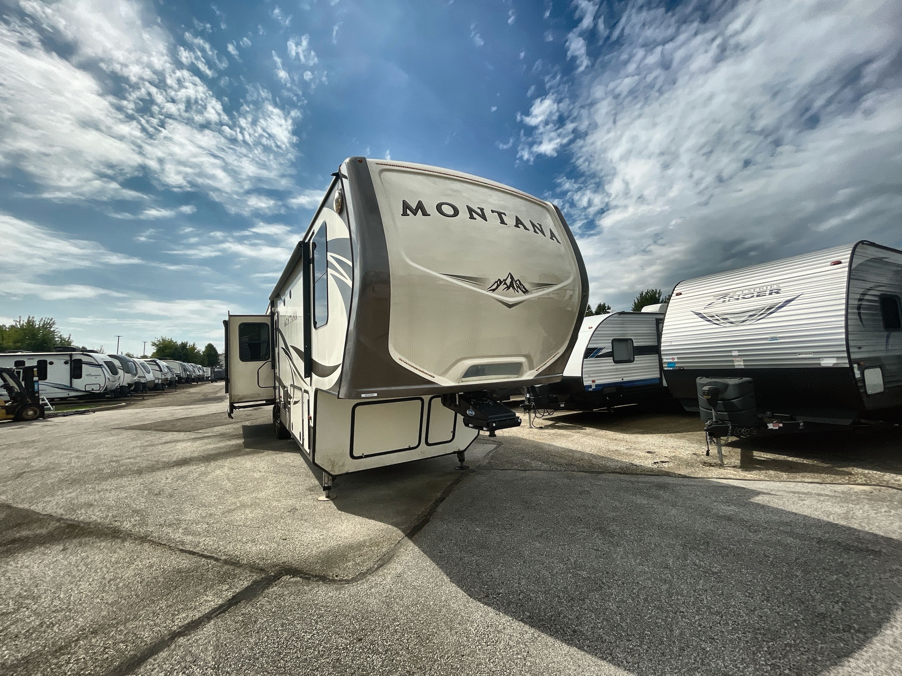 2017 Keystone MONTANA 3720RL in akron OH