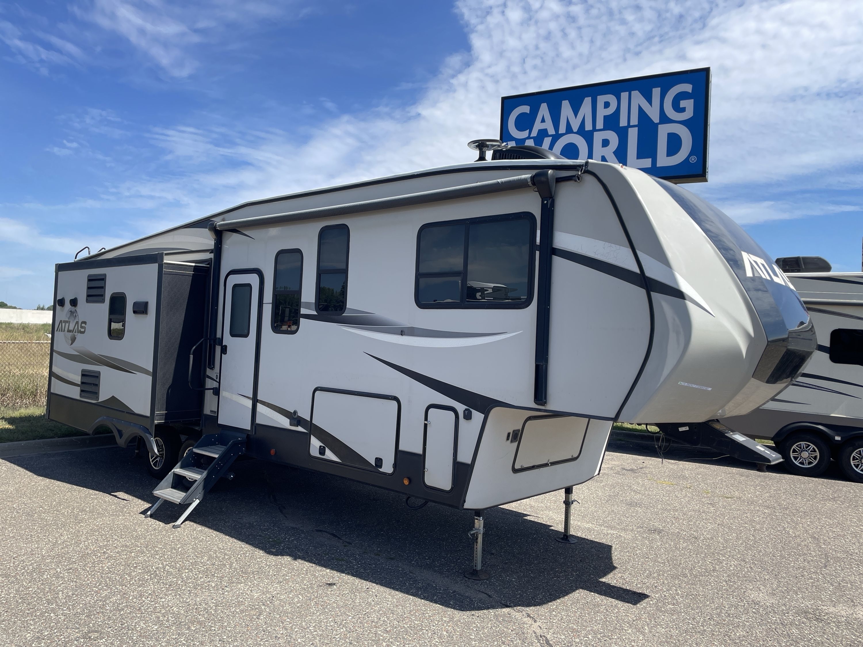 2019 Dutchmen Atlas 2952RLF