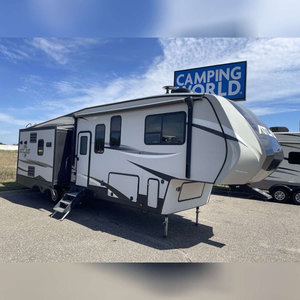 2019 Dutchmen Atlas 2952RLF